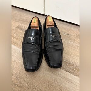Prada Men’s Black Calfskin Logo Medallion Loafers Size 8